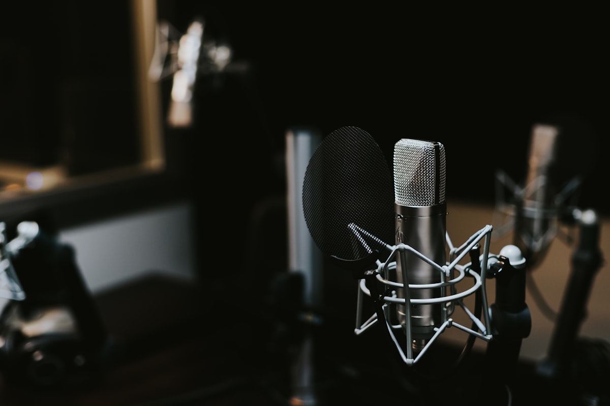 Microphone de studio de radio avec filtre anti-pop